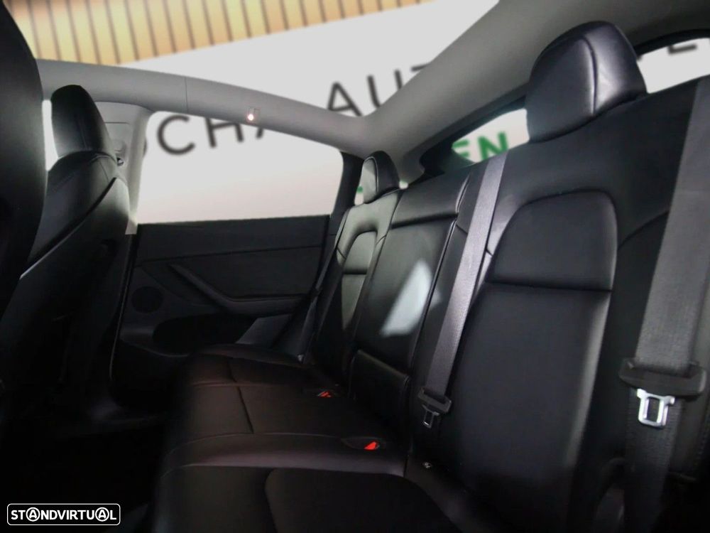 Tesla Model Y Standard - 12