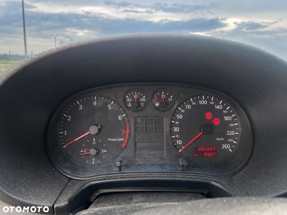 Audi A3 3-drzwiowe 1.8 Ambiente - 8