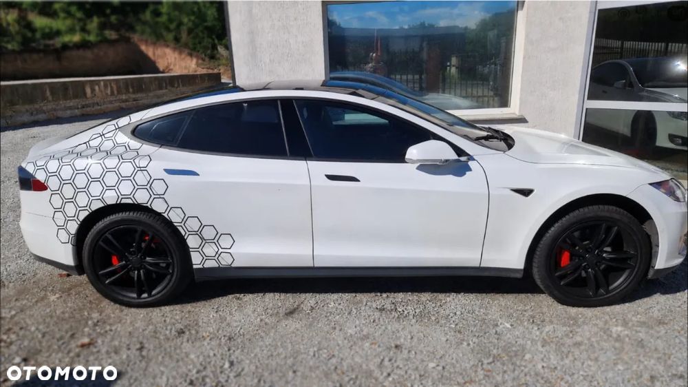 Tesla Model S - 1