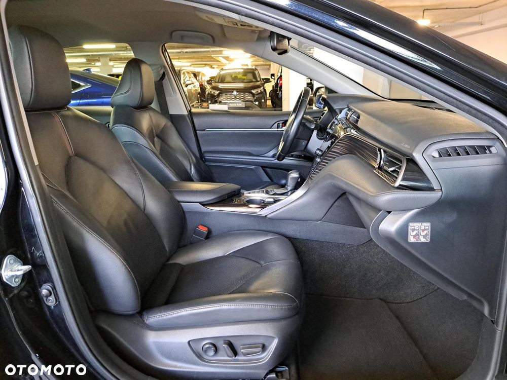 Toyota Camry 2.5 Hybrid Executive CVT - 16