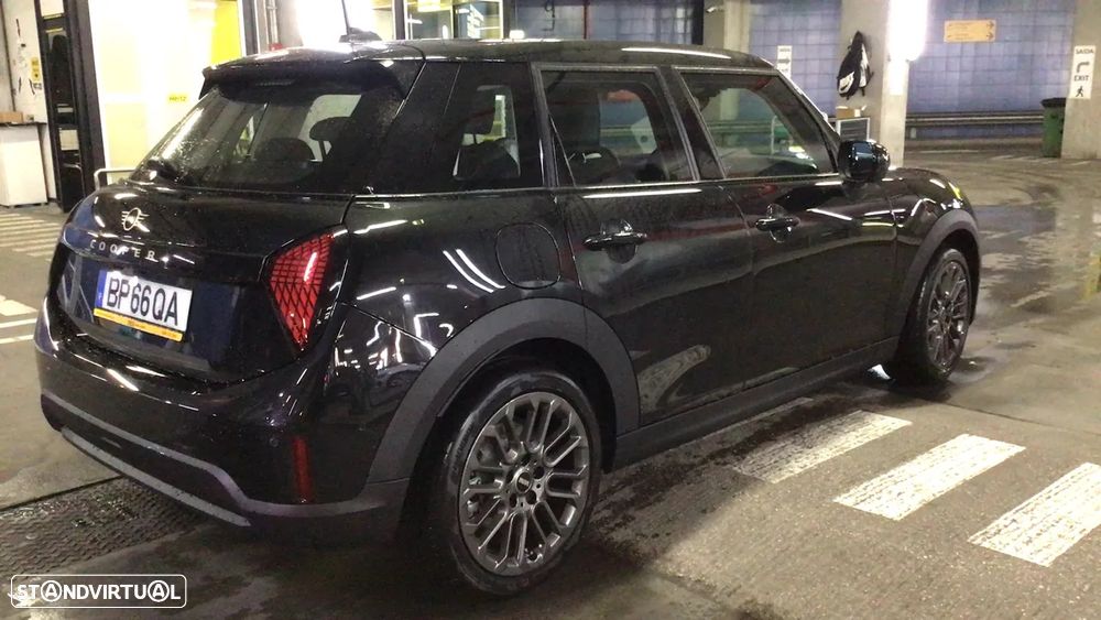 MINI 5 Portas Cooper Premium Essential Auto - 4