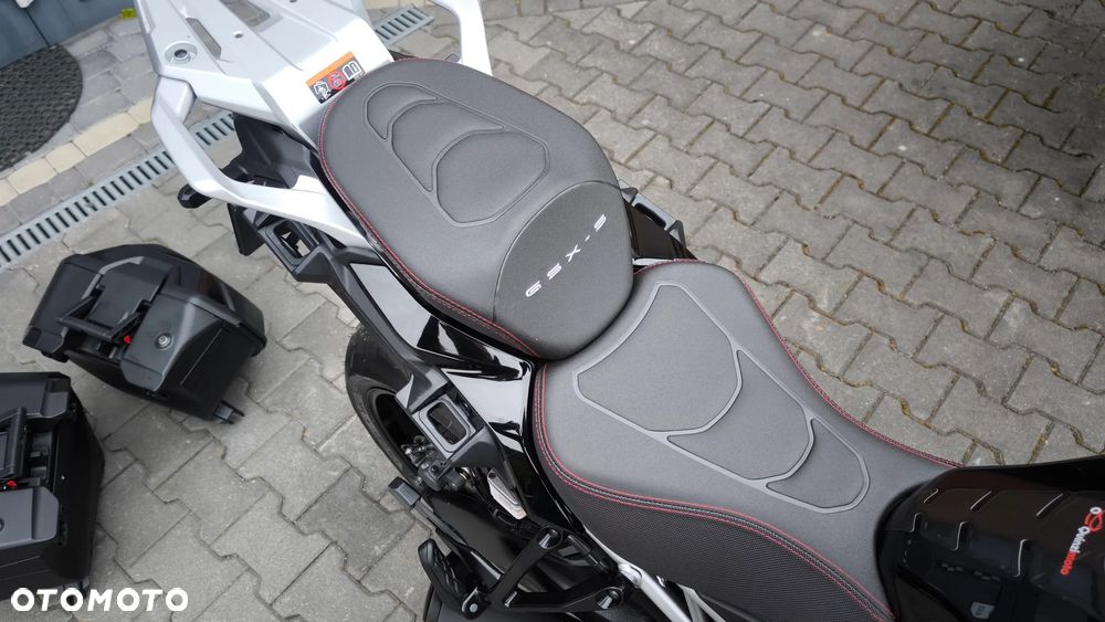 Suzuki GSX 1000 - 16