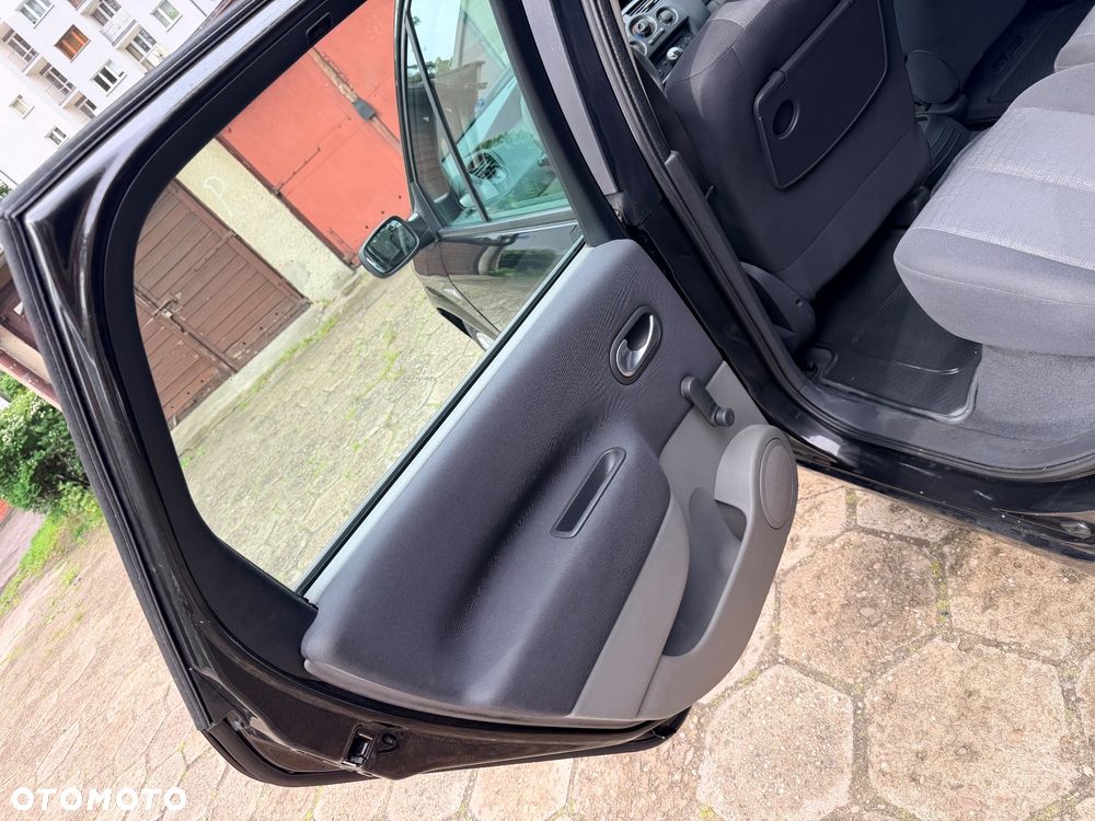 Renault Scenic 1.6 16V Infinity - 8
