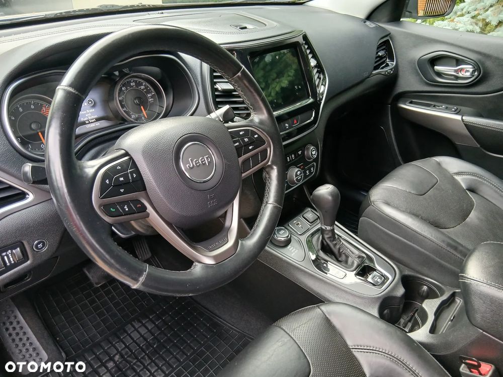 Jeep Cherokee - 10
