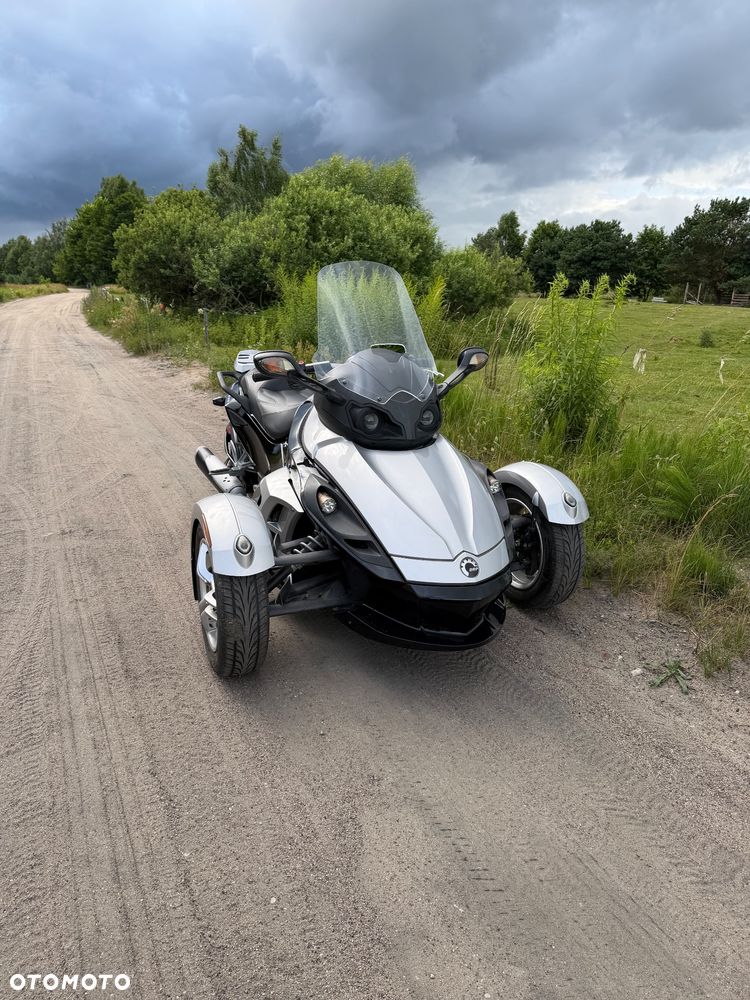 Can-Am Spyder - 16