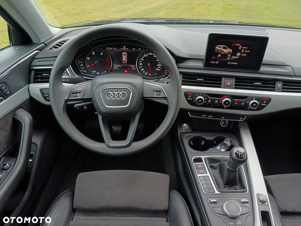 Audi A4 Avant 2.0 TDI DPF clean diesel S line Sportpaket - 29