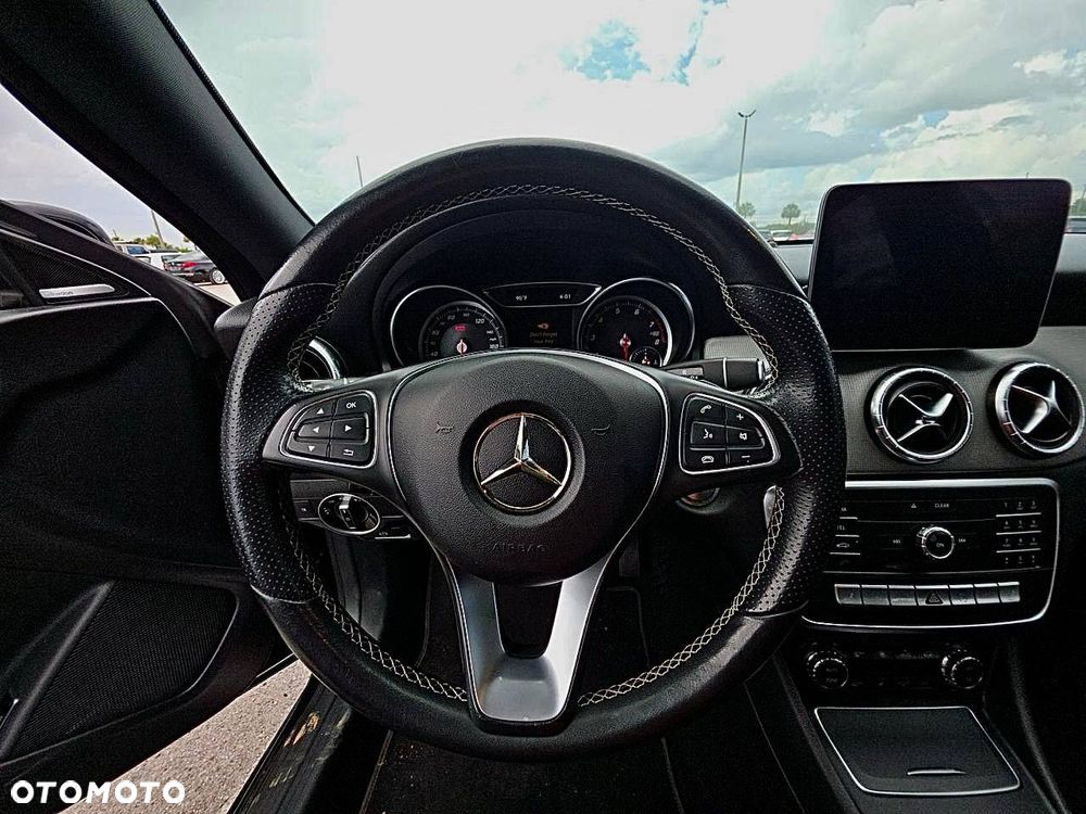 Mercedes-Benz CLA 250 4Matic 7G-DCT AMG Line - 10