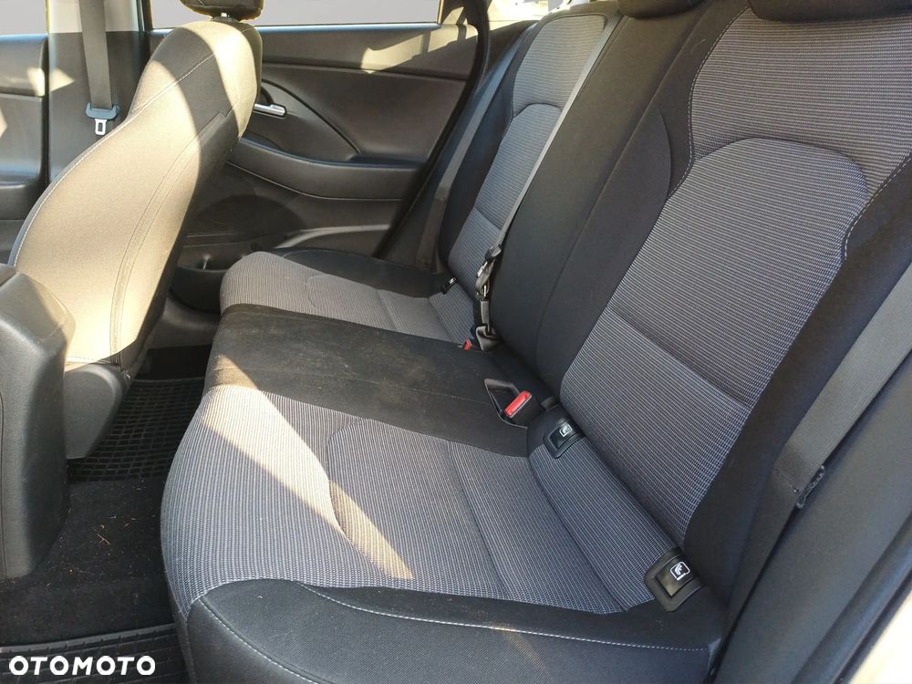 Hyundai i30 1.5 DPI Classic + - 11
