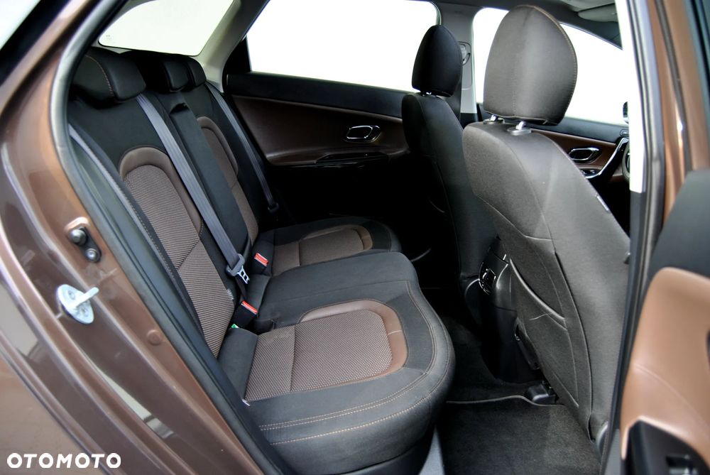 Kia Ceed 1.6 GDI Spirit - 23