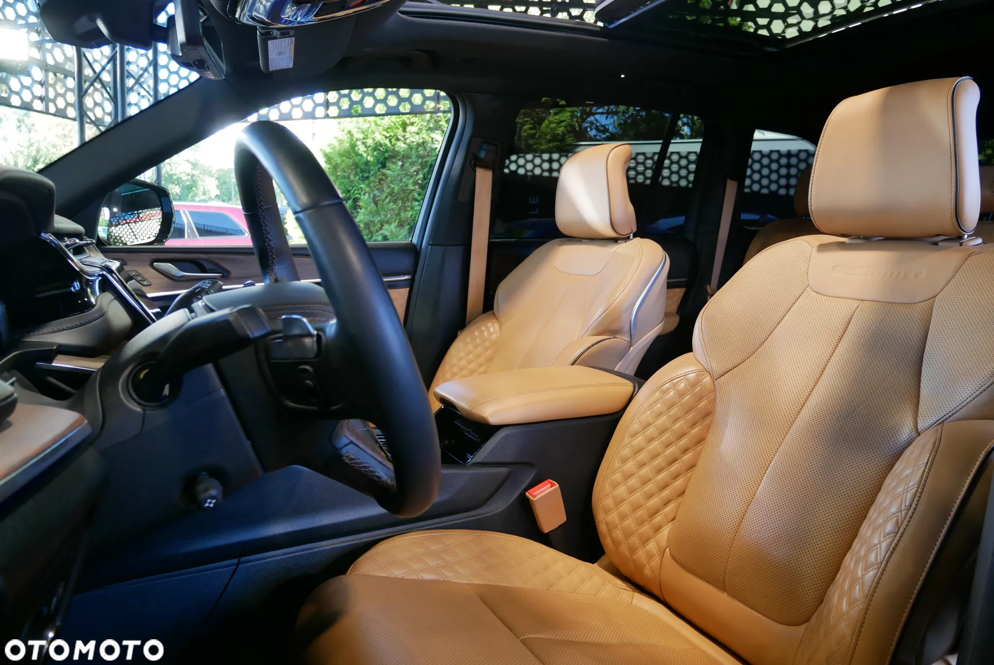 Jeep Grand Cherokee - 12