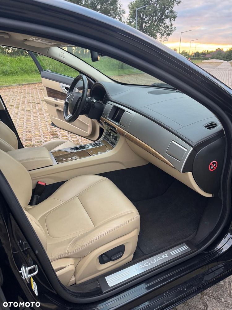Jaguar XF 3.0 T AWD Luxury - 13