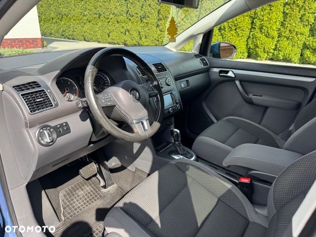 Volkswagen Touran - 12