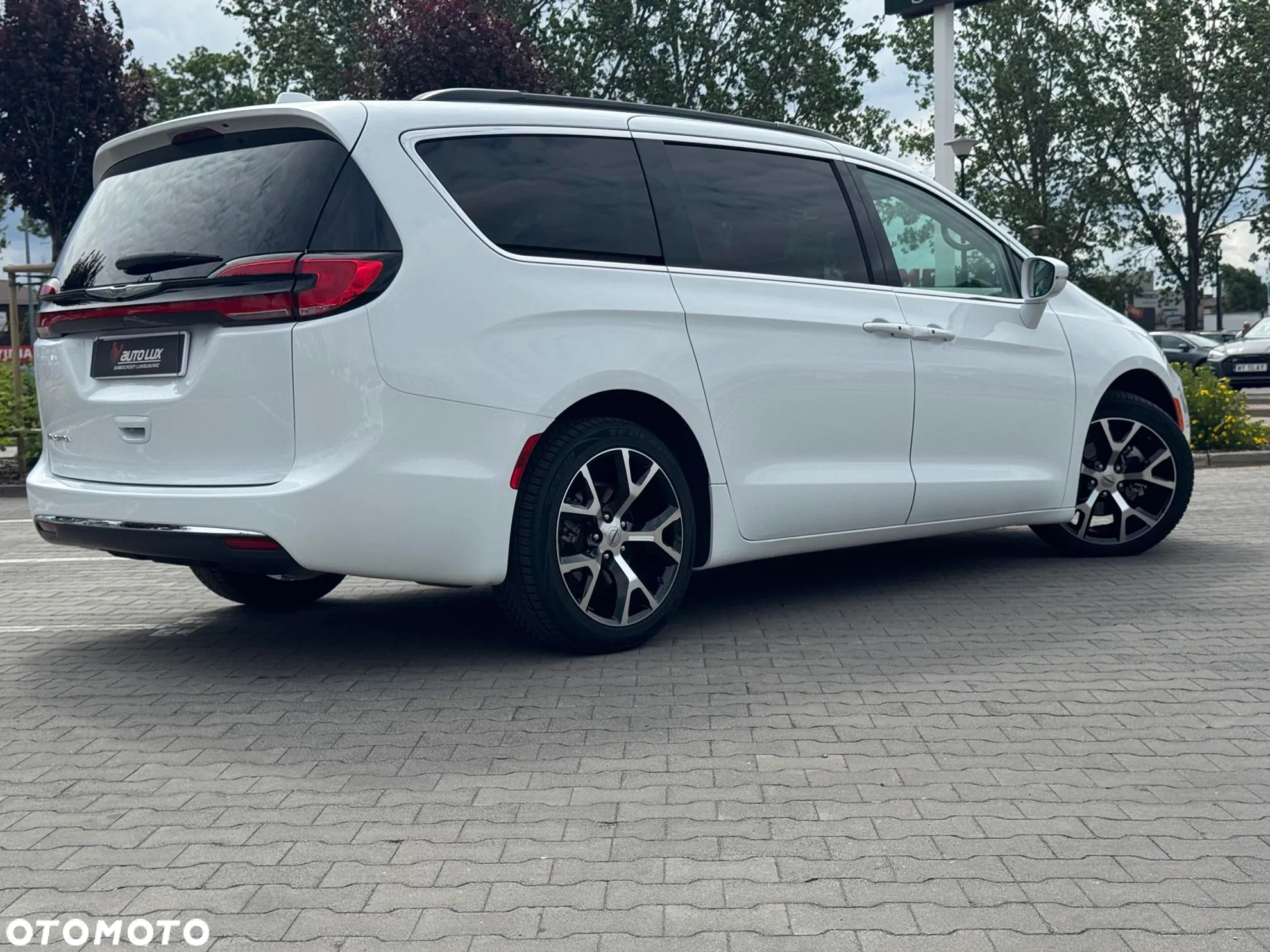Chrysler Pacifica - 7