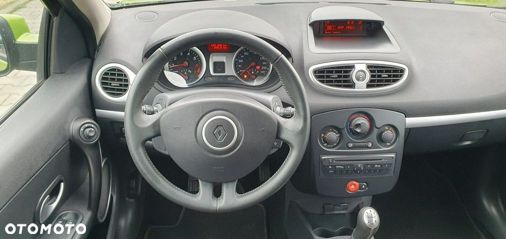 Renault Clio - 10