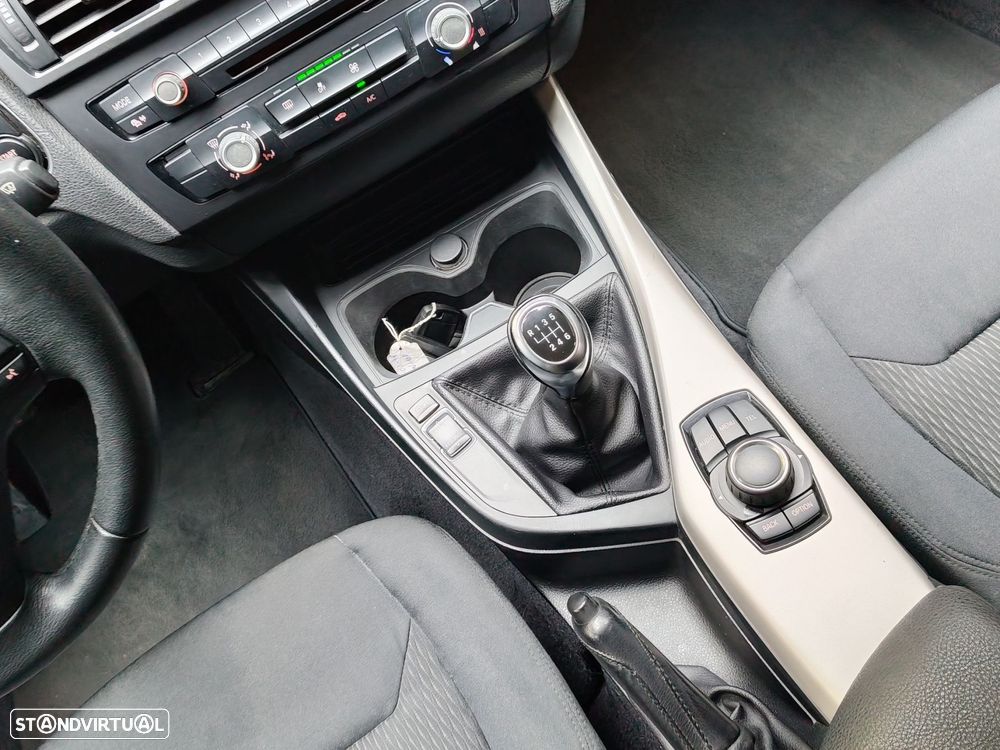 BMW 116 d EfficientDynamics — fotografia 16