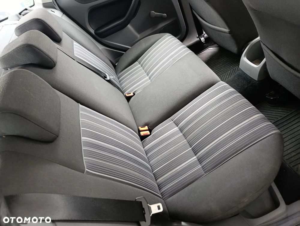 Ford Focus 1.6 16V Ambiente - 11