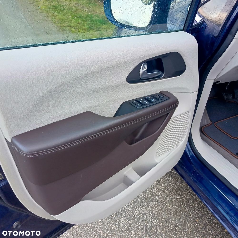 Chrysler Pacifica - 12