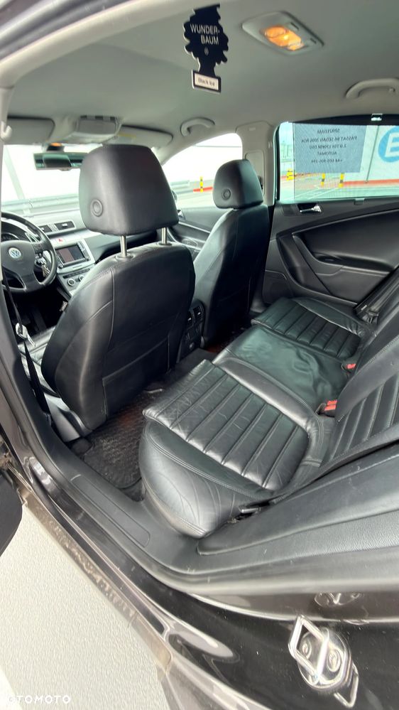 Volkswagen Passat 2.0 TDI DPF DSG Individual - 16