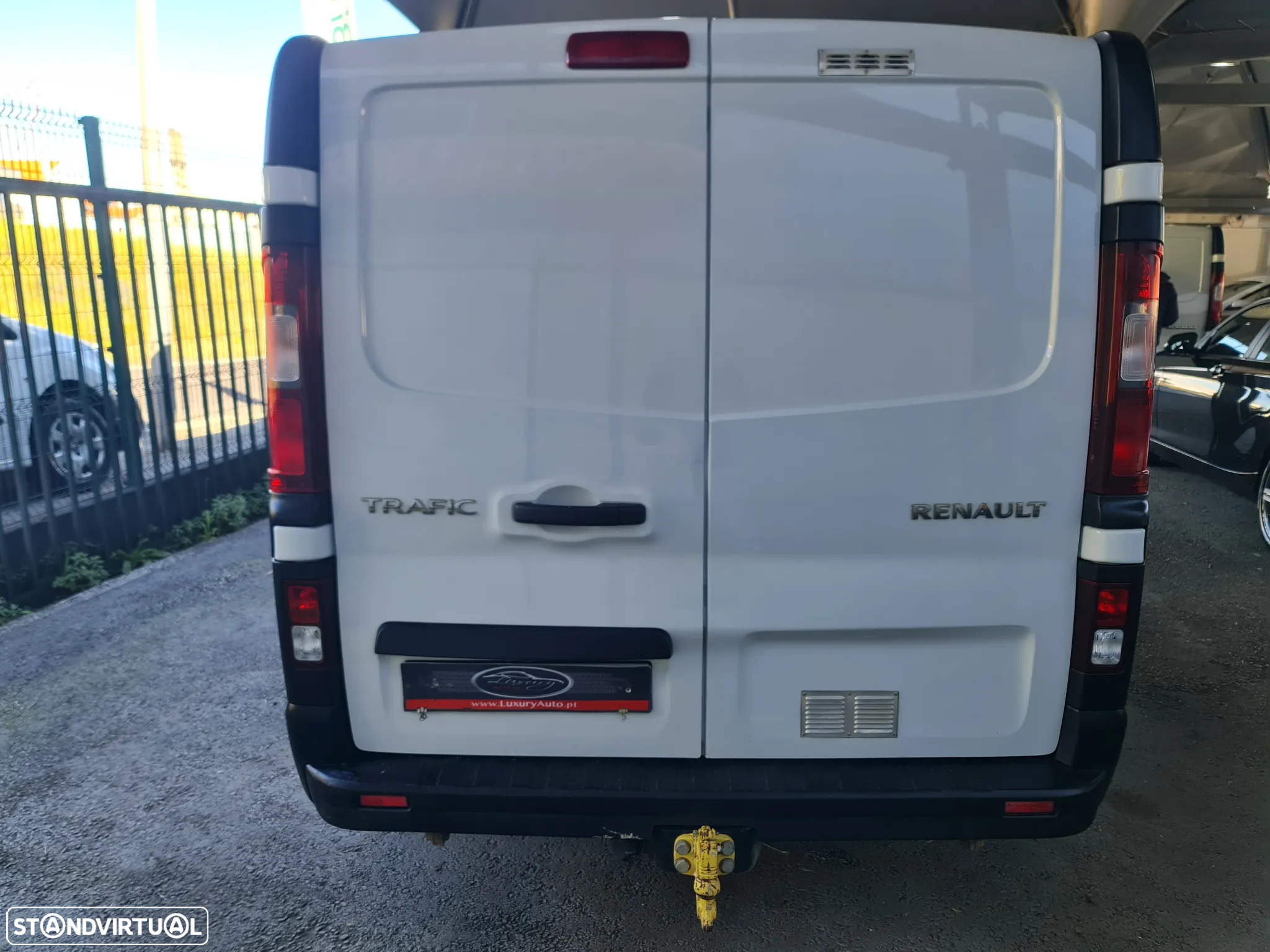 Renault TRAFIC 2.0 Dci 120CV * 6 Lug /Bluetooth/ AC/ IVA DEDUTÍVEL * - 6