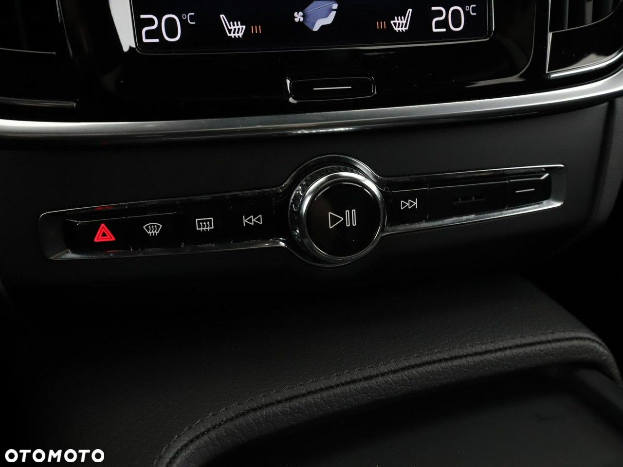 Volvo V90 D4 AWD Momentum - 29