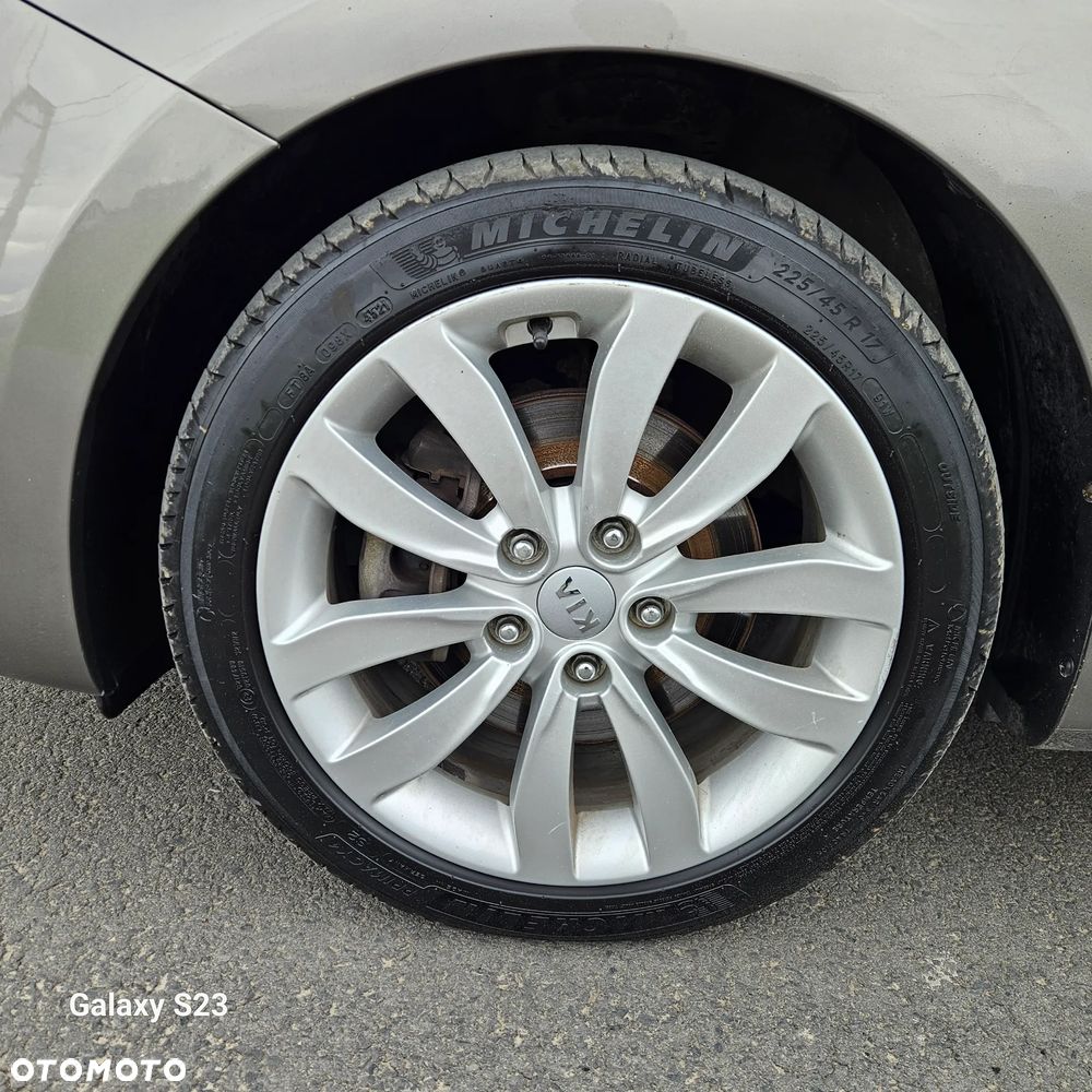 Kia Carens 1.7 CRDi 141 Dream Team Edition - 13