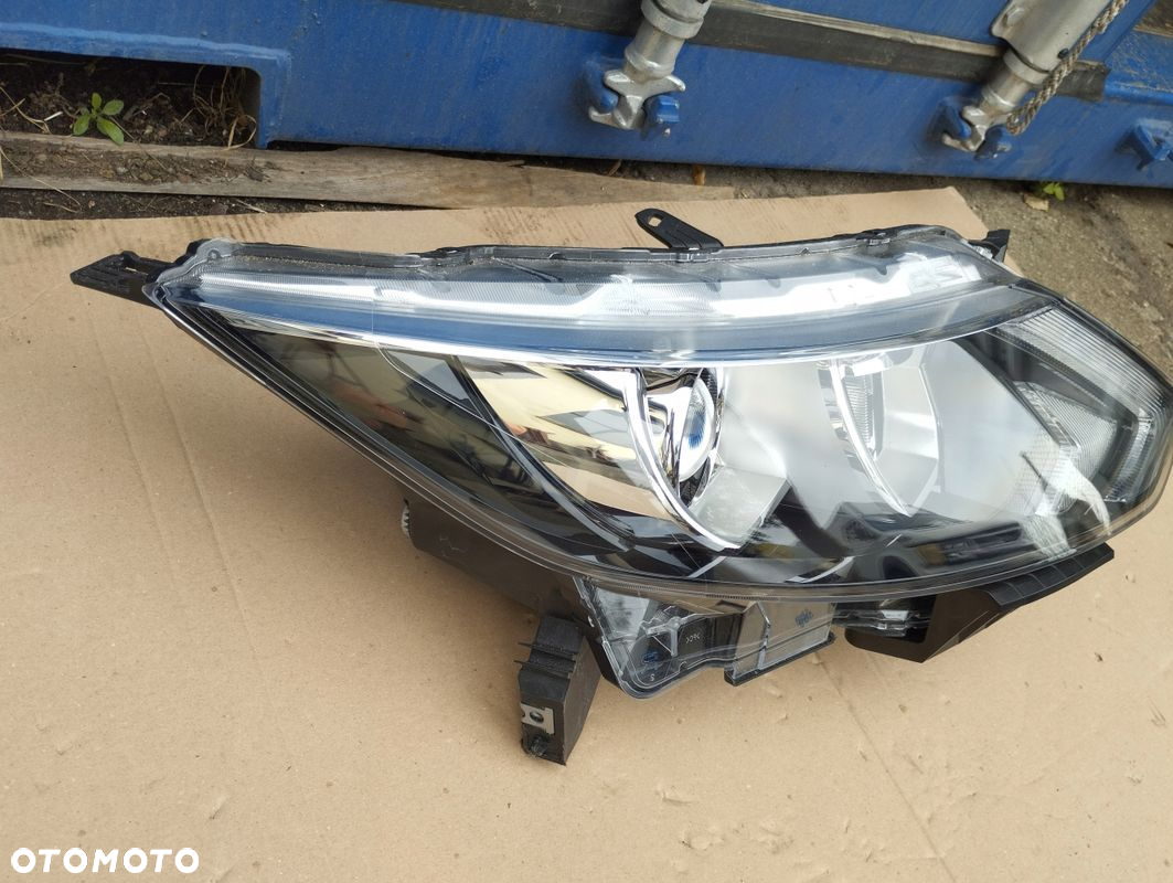 Lampa prawa Nissan Qashqai 2 II 2013-2017 100-18013 - 2