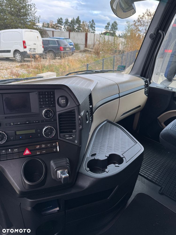 Mercedes-Benz Actros - 10
