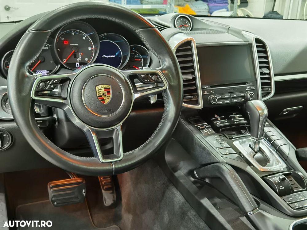 Porsche Cayenne - 8