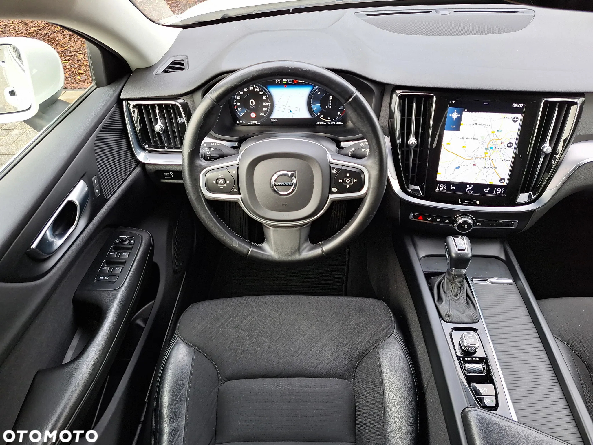 Volvo V60 D4 Momentum Pro - 30
