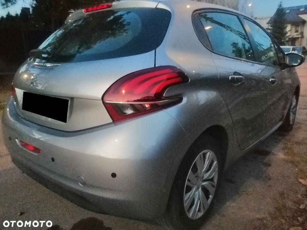 Peugeot 208 - 6