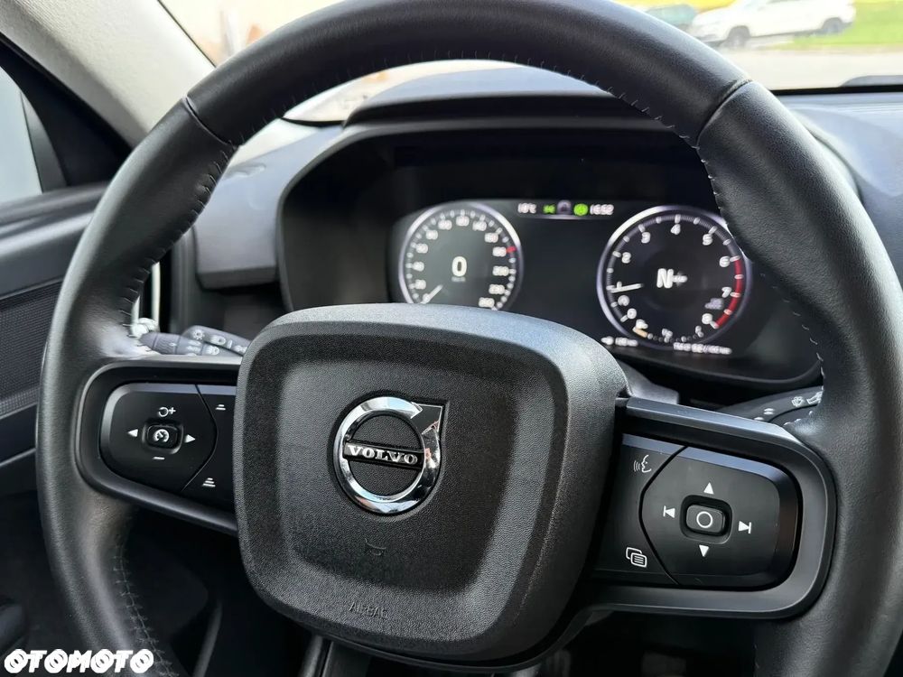 Volvo XC 40 T2 Momentum Core - 19