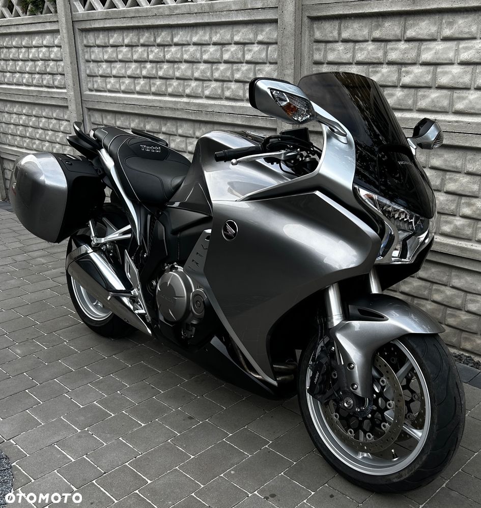 Honda VFR - 8