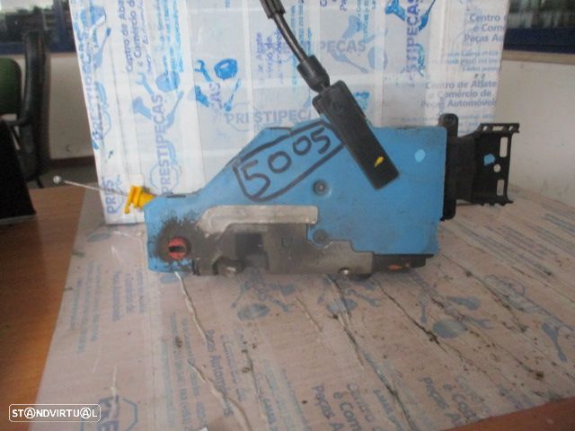 Fecho 24087816  24091816  24090158  24089158  24092158 PEUGEOT 207 2010 1.6HDI 90CV 5P CINZENTO TE 4 PINOS - 2