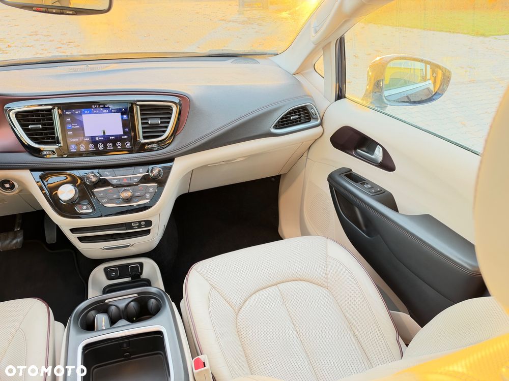 Chrysler Pacifica - 18