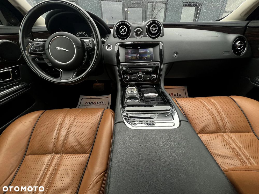 Jaguar XJ 3.0 D V6 Premium Luxury - 39