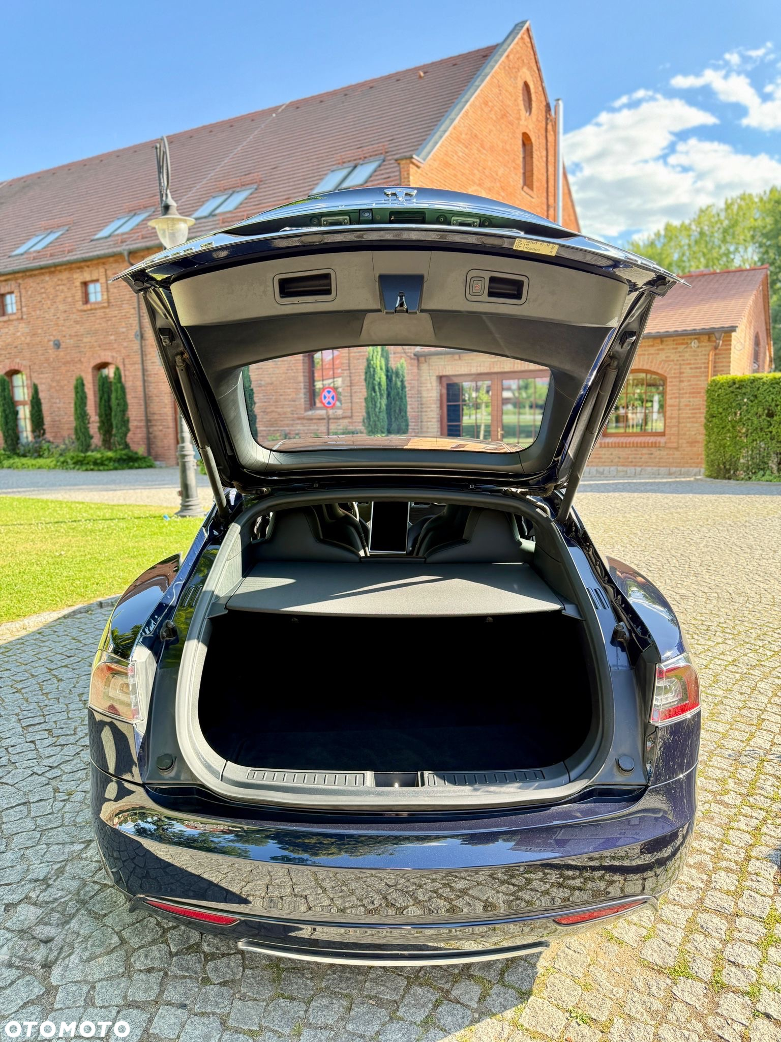 Tesla Model S Performance - 37
