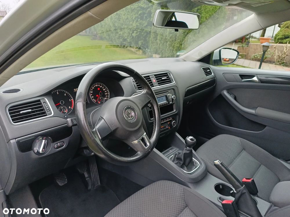 Volkswagen Jetta 1.6 TDI Blue Motion Technology Comfortline - 8