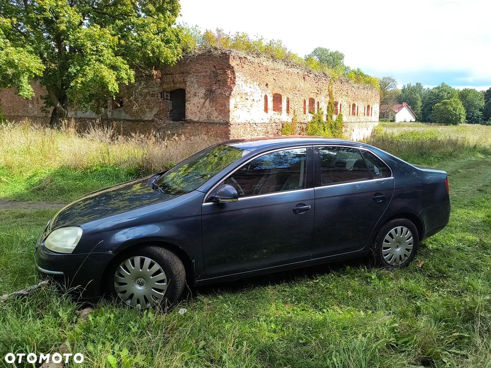 Volkswagen Jetta 1.6 FSI Trendline - 13