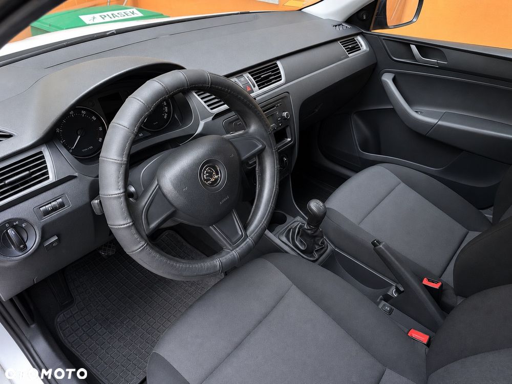 Skoda RAPID 1.2 Edition - 10
