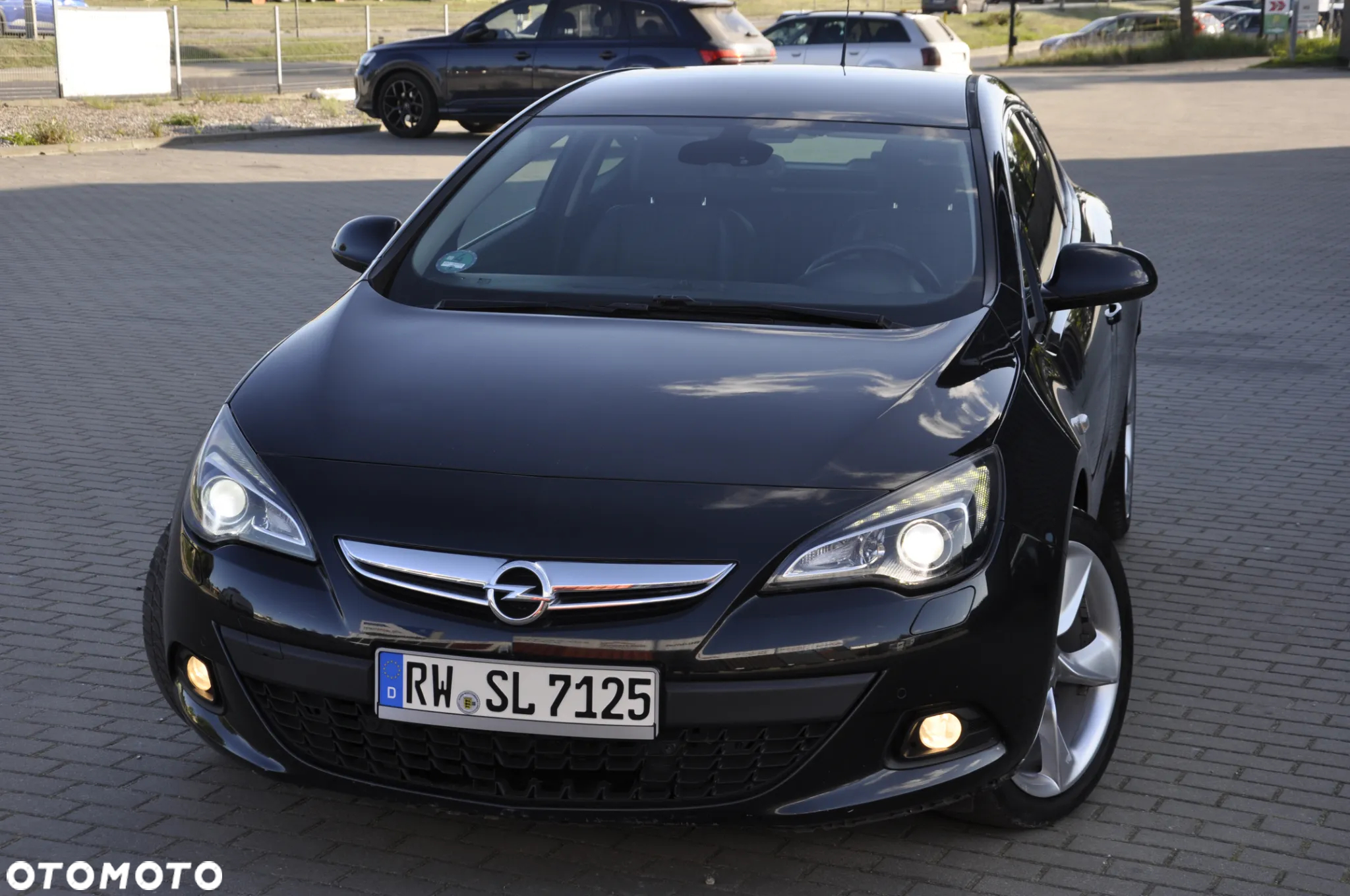 Opel Astra IV GTC 1.6 T Sport - 3