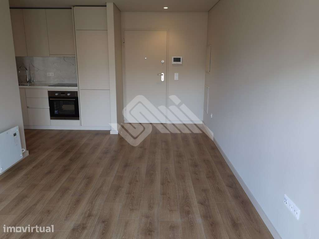 Apartamento T1 com Vista Panorâmica - Rotunda da Boavista / Casa da... - Grande imagem: 2/22