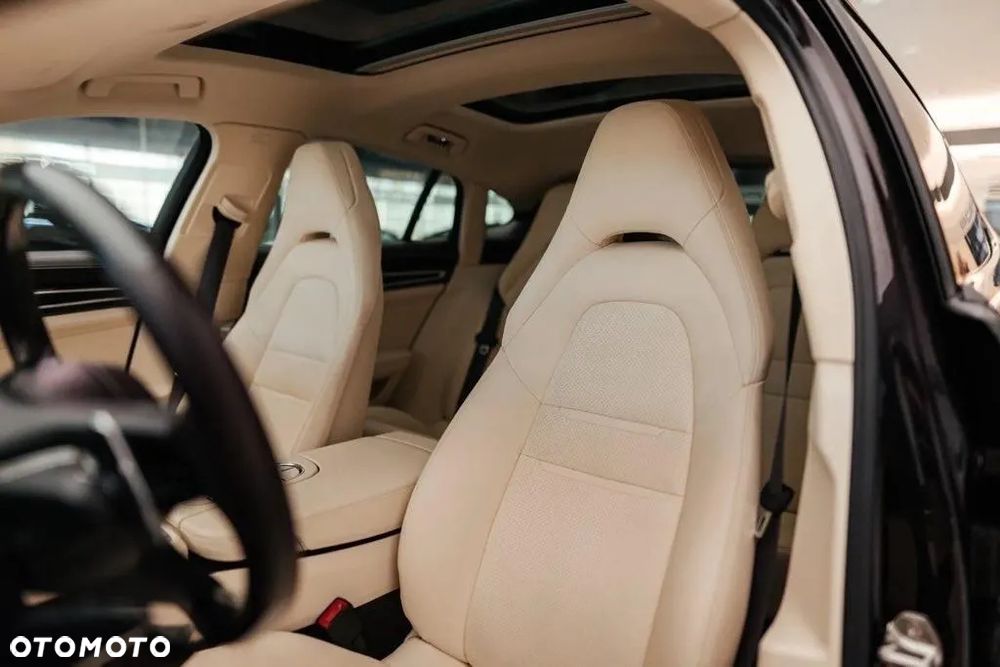Porsche Panamera 4 Platinum Edition - 3