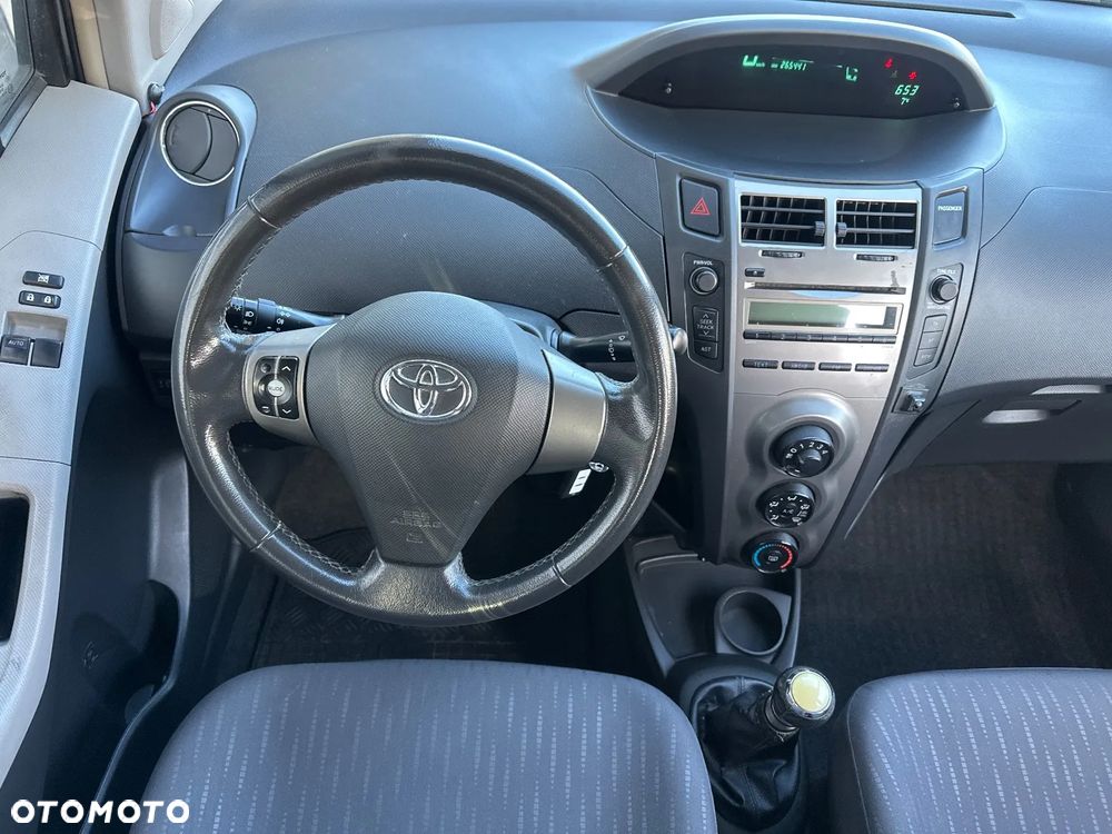 Toyota Yaris 1.4 D-4D Sol - 14