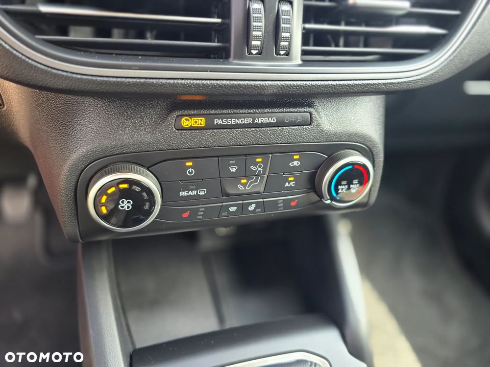 Ford Focus - 32