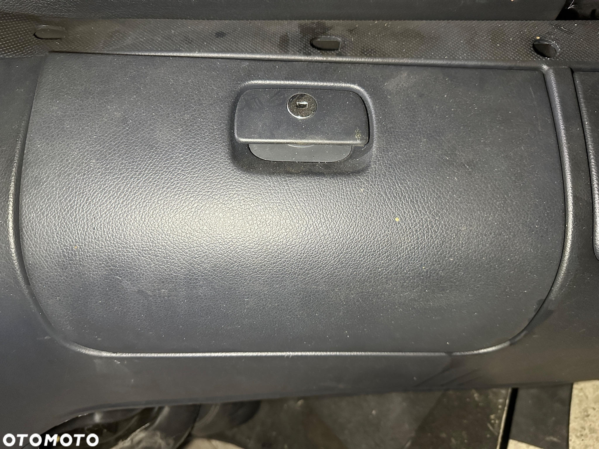 MERCEDES VITO VIANO 639 schowek klapka schowka zamek czarna antracyt - 3