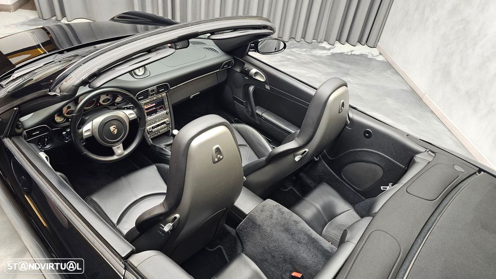 Porsche 911 (997) Carrera 4 S Cabriolet - 23