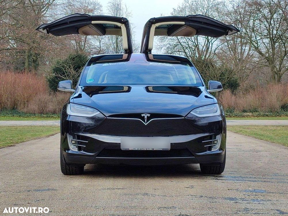 Tesla Model X - 1