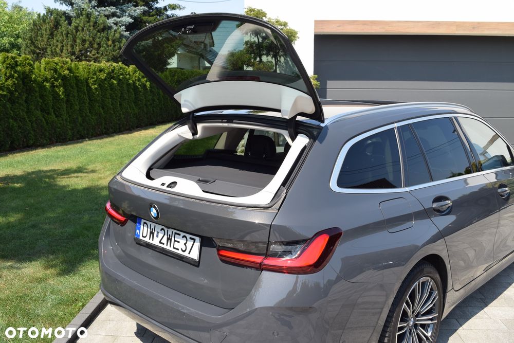BMW Seria 3 320d xDrive Luxury Line sport - 38