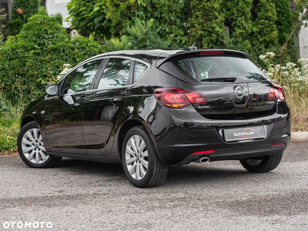 Opel Astra 1.6 Turbo Cosmo - 9