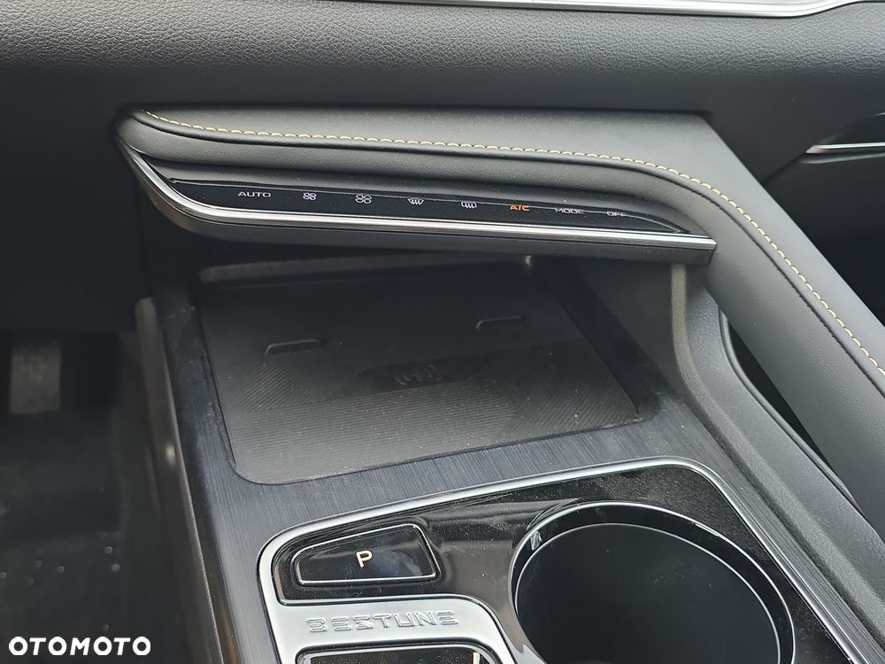 Bestune B70 2.0T Elegance - 21